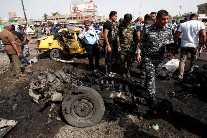 A Bagdad, dans le quartier de Sadr City. Trois attentats ont fait au moins 77 morts et près de 150 blessés dans la capitale irakienne mardi, où les violences interconfessionnelles se multiplient à nouveau. Les attentats ont été revendiqués par les djihadistes de l'Etat islamique. /Photo prise le 17 mai 2016/REUTERS/Khalid al Mousily