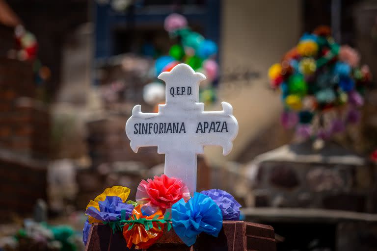 Una de las tumbas del cementerio de Iruya