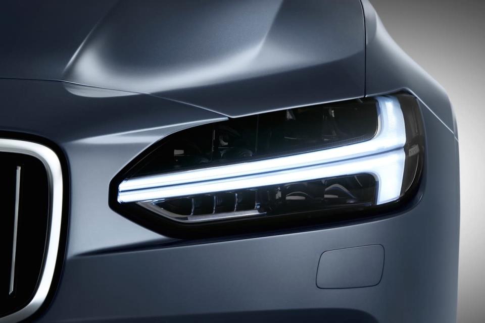 <p>2017 Volvo S90 Headlight Detail<br></p>