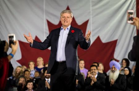 Canada's Prime Minister Stephen Harper speaks at the Joseph & Wolf Lebovic Jewish Community Campus in front of an audience of school children in Vaughan, October 30, 2014. REUTERS/Mark Blinch