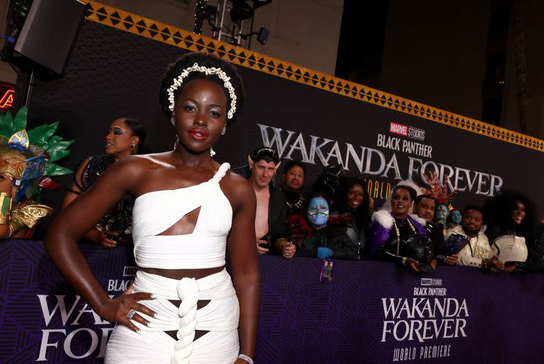 Lupita Nyong'o y un vestido con aberturas y trenzado frontal que se robó parte de las miradas