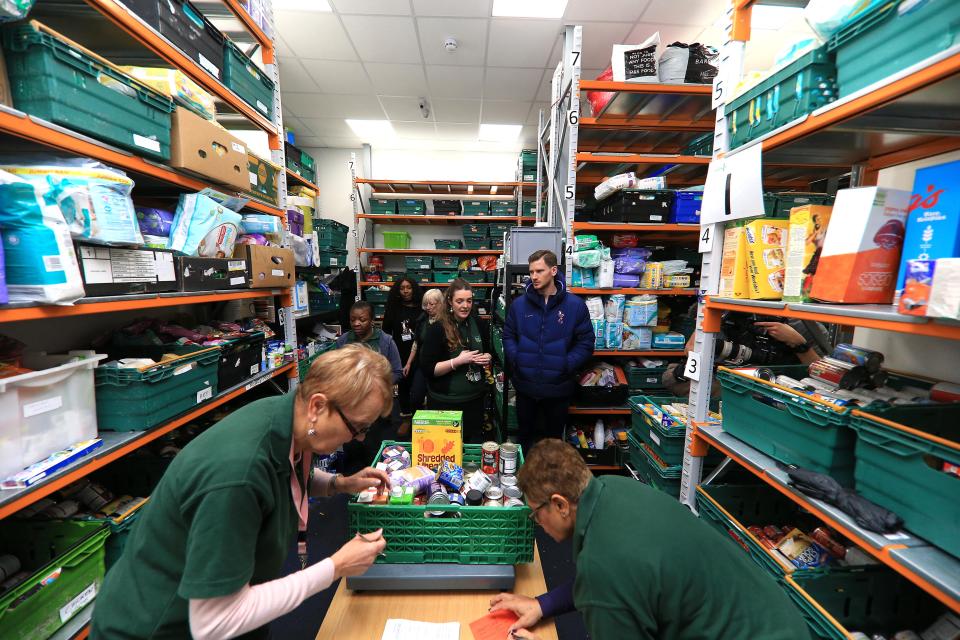 TOTTENHAM, ENGLAND - DECEMBER 19: Jan Vertonghen Visits Local Foodbanks on December 19, 2019 in Tottenham, England. (Photo by Tottenham Hotspur FC/Tottenham Hotspur FC via Getty Images)