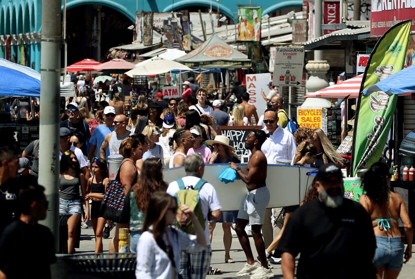 VENICE BEACH, CALIF. - AUG. 27, 2022. Beachgoers crowd the Venice Beach boardwalk, where the weather was mild in comparison to inland. areas on Saturday, Aug. 27, 2022. A general cooling trend lasts until mid-week when hotter summer weather is expected to return. (Luis Sinco / Los Angeles Times)