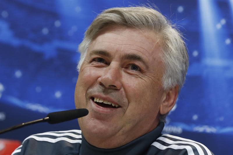 03/11/2014.- El técnico del Real Madrid, Carlo Ancelotti, durante la rueda de prensa posterior al entrenamiento del equipo, hoy en Valdebebas, de cara al partido de la Liga de Campeones que disputarán mañana, martes, frente al Liverpool en el estadio Santiago Bernabéu. EFE/Juan Carlos Hidalgo