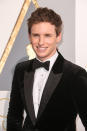 <p>Dieser Herr ist mit seinen 34 Jahren vielleicht schon ein “alter Hase”, doch hat Eddie Redmayne auch schon einen Oscar und mit Sicherheit noch mindestens weitere drei Jahrzehnte in seiner Karriere, in der er noch so einige gewinnen kann.</p>