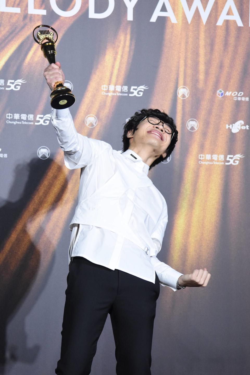 盧廣仲以《刻在我心底的名字》獲得年度歌曲殊榮。（圖／非凡娛樂）