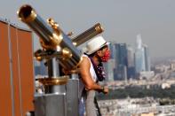 <p>Fermée depuis le 13 mars, à cause du coronavirus, la Tour Eiffel a rouvert partiellement ses portes aux touristes jeudi.</p>