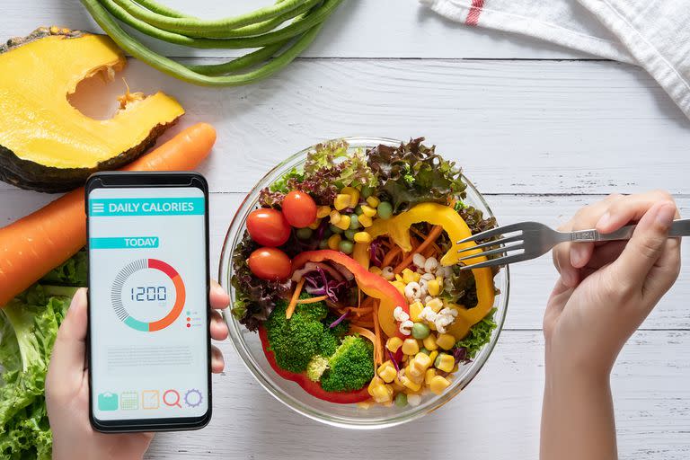 La aplicación eNutri, desarrollada por investigadores en nutrición humana e ingeniería biomédica de la Universidad de Reading, ofrece evaluaciones de nuestra dieta y recomendaciones para comer de manera más saludable.