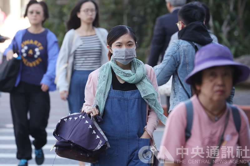 今天是24節氣中的霜降，中央氣象局觀測，受東北季風及颱風外圍環流影響，北部及東北部天氣較涼，上午北台灣多處平地氣溫不到攝氏17度，是今年入秋以來新低溫。(中央社檔案照片)