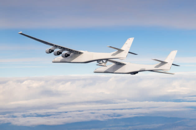 Stratolaunch’s Roc launch platform carries the Talon-A separation test vehicle during its second captive-carry flight. (Gauntlet Aerospace / Christian Turner)