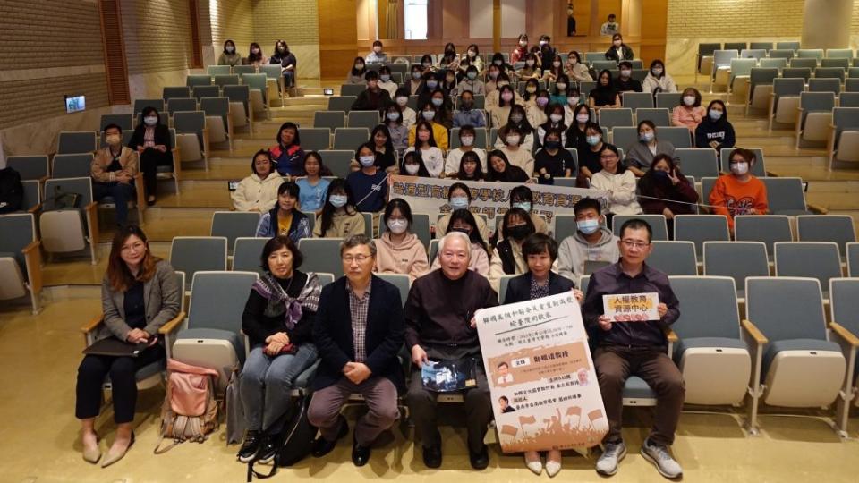 台文館舉辦人權講座，向韓國轉型正義借鏡。（記者林雪娟攝）