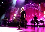 <p>Auch die Band Garbage um Frontfrau Shirley Manson reagierte auf Twitter auf die „traurige Nachricht“ zum Tode Chester Benningtons. „Unser aufrichtiges Beileid gilt seiner Familie, seiner Band und allen, die ihn geliebt haben.“ (Bild: AP Photo) </p>