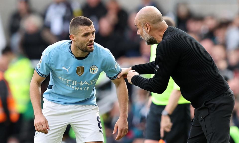 <span>Mateo Kovacic gets some more advice from his manager Pep Guardiola as he tries to fill the shoes of the injured Rodri in Manchester City’s midfield.</span><span>Photograph: Matt McNulty/Getty Images</span>