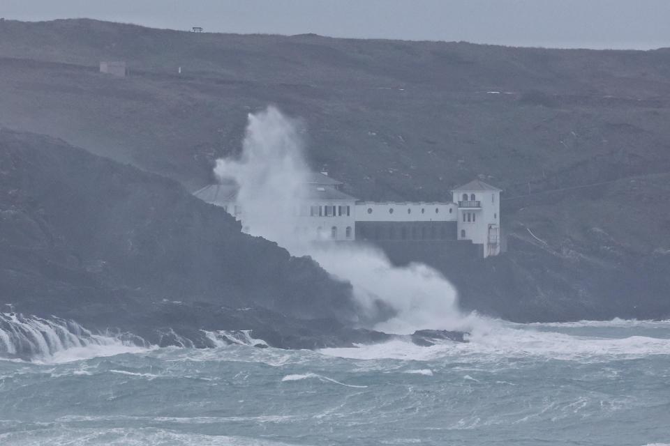 Newquay, Cornwall. 19th Nov 2023. UK Weather: Big waves and high winds at Newquay, Cornwall, UK. 19 November, 2023. Credit nidpor Credit: nidpor/StockimoNews/Alamy Live News