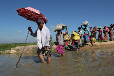 Rohingya refugees walk towards a refugee camp after crossing the border in Anjuman Para near Cox's Bazar, Bangladesh, November 19, 2017. REUTERS/Mohammad Ponir Hossain