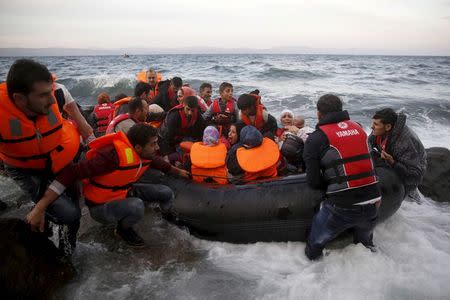 Syrian refugees arrive on a raft, in rough seas, on a beach on the Greek island of Lesbos, October 27, 2015. REUTERS/Giorgos Moutafis