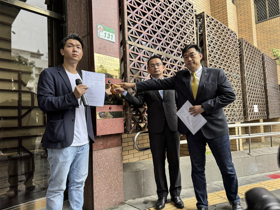 認定詆毀侯友宜、趙少康，涉及「散佈不實言論意圖使人不當選」，侯辦委託律師對邱毅、毛嘉慶和Bit King比特王出任務負責人及編輯等人提告。（圖：國民黨提供）