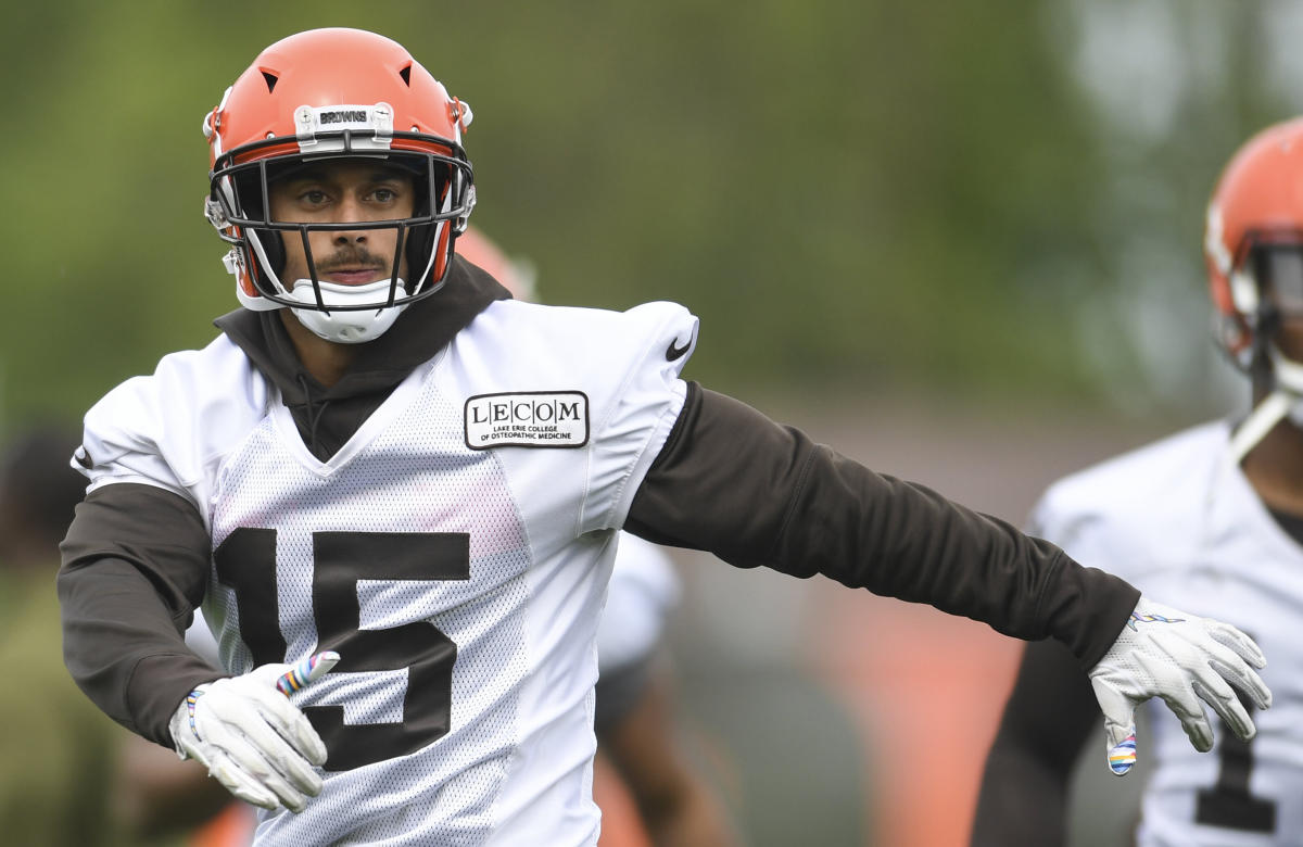 Cleveland Browns wide receiver Damon Sheehy-Guiseppi rushes during practice  at the NFL football team's training camp facility, Friday, July 26, 2019,  in Berea, Ohio. (AP Photo/Tony Dejak Stock Photo - Alamy