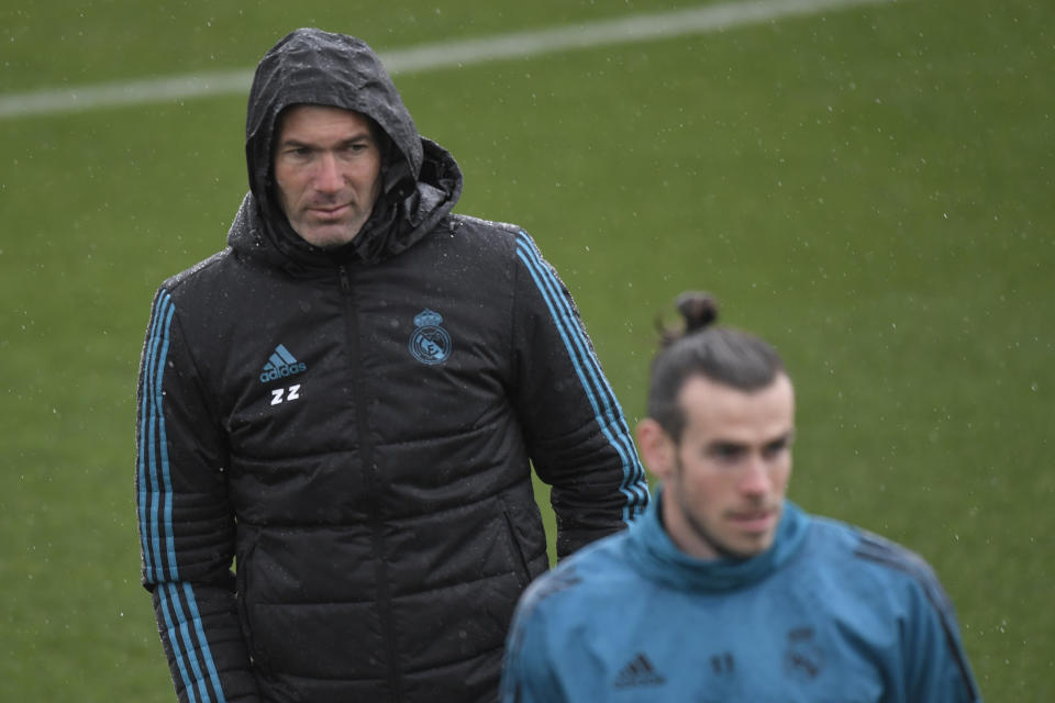 Real Madrid's French coach Zinedine Zidane (L) looks at Real Madrid's Welsh forward Gareth Bale during a training session at Valdebebas Sport City in Madrid on April 10, 2018 on the eve of the UEFA Champions League quarter-final second leg football match against Juventus. / AFP PHOTO / GABRIEL BOUYS        (Photo credit should read GABRIEL BOUYS/AFP/Getty Images)