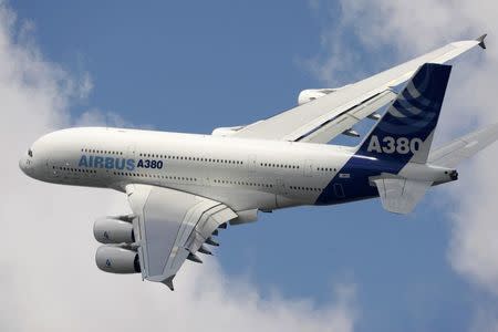 FILE PHOTO - An Airbus A380 takes part in a flying display during the 48th Paris Air Show at the Le Bourget airport near Paris, June 16, 2009. REUTERS/Pascal Rossignol/File photo