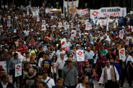 Union workers and farmers protest as NAFTA renegotiation begins in Washington, D.C., in Mexico City, Mexico August 16, 2017. REUTERS/Carlos Jasso