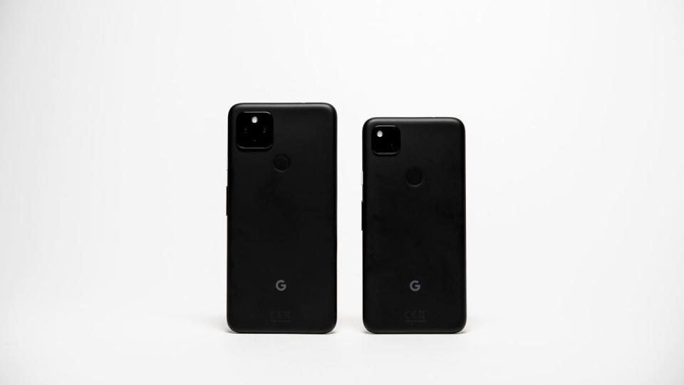 Größer und günstiger: Das Pixel 4a (links) hat etwas mehr Display als das Pixel 5 (rechts).