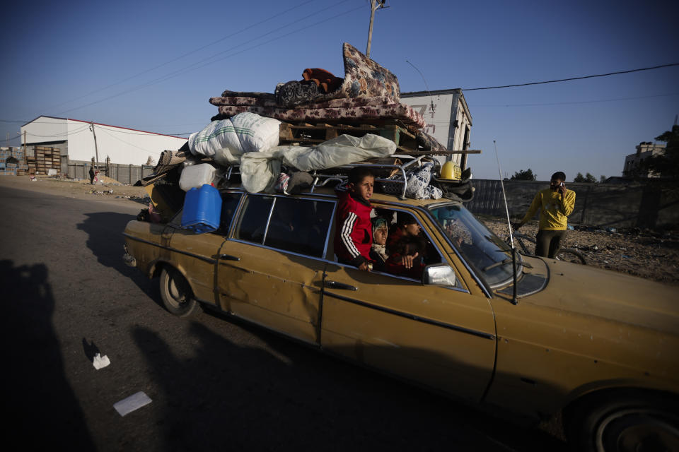 Palestinians flee the Israeli ground offensive in Khan Younis, Gaza Strip, Wednesday, Dec. 6, 2023. (AP Photo/Mohammed Dahman)