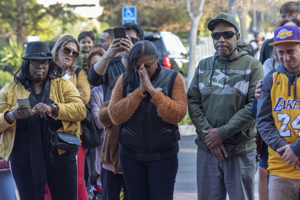 NEWBURY PARK, CA - JANUARY 26: People mourn at a makeshift memorial at Mamba Sports Academy for former NBA great Kobe Bryant, who was killed in a helicopter crash while commuting to the academy on January 26, 2020 in Newbury Park, California. Nine people have been confirmed dead in the crash in Calabasas, among them Bryant and his 13-year-old daughter Gianna. (Photo by David McNew/Getty Images)