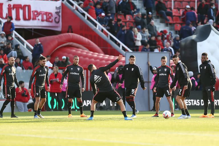 Los ejercicios de calentamiento de los suplentes de River