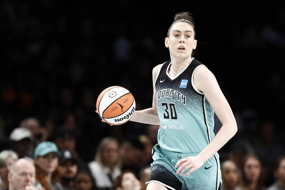 New York Liberty forward Breanna Stewart dribbles against the Phoenix Mercury on June 18, 2023. (Sarah Stier/Getty Images)