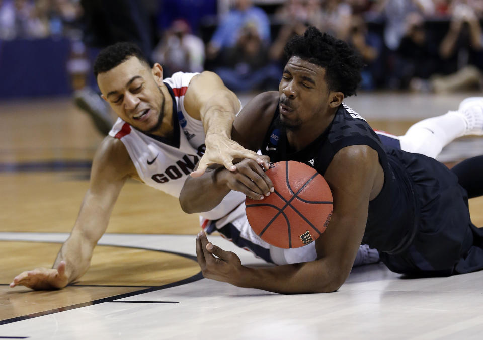 Xavier guard Quentin Goodin, right, grabs a loose ball next to Gonzaga guard Nigel Williams-Goss during the first half of an NCAA Tournament college basketball regional final game Saturday, March 25, 2017, in San Jose, Calif. (AP Photo/Tony Avelar)