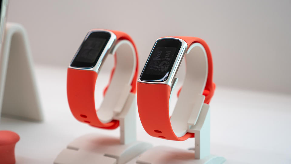 Hands-on with the Fitbit Charge 6 in coral