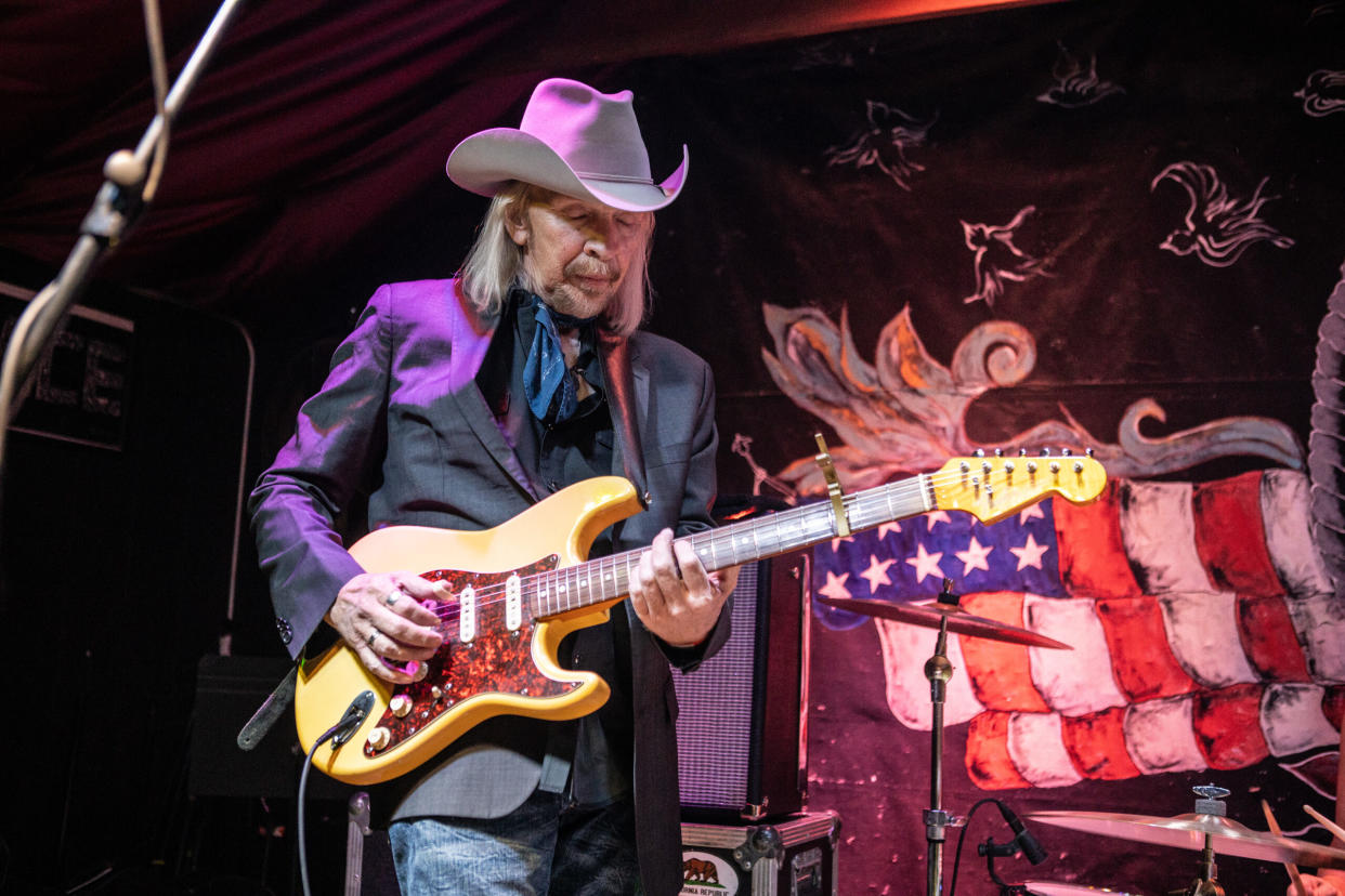 Dave Alvin's <I>New Highway: Selected Lyrics, Poems, Prose, Essays, Eulogies and Blues</I>