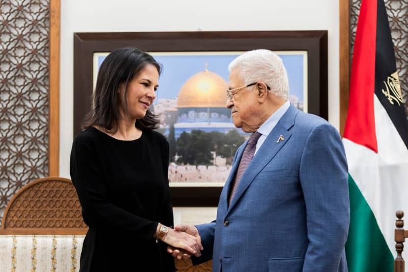 German Foreign Minister Annalena Baerbock shakes hands with Palestinian President Mahmoud Abbas prior to their meeting at his official residence In Ramallah. Christoph Soeder/dpa