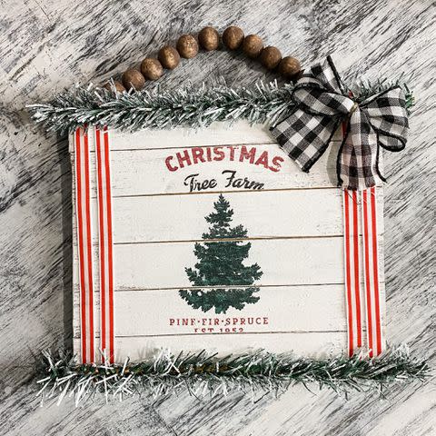 <p><a href="https://www.themakersmap.com/napkin-decoupage-diy-christmas-sign/" data-component="link" data-source="inlineLink" data-type="externalLink" data-ordinal="1" rel="nofollow">The Maker's Map</a></p>