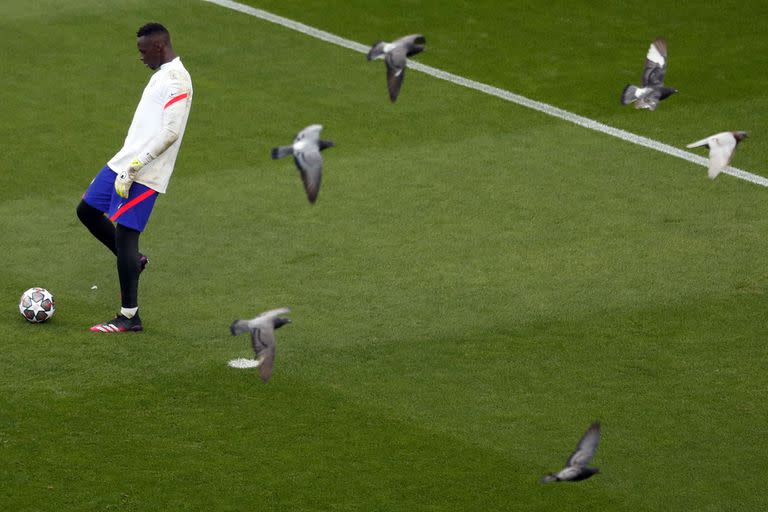 Los sueños del arquero senegalés de Chelsea Edouard Mendy se echan a volar sobre el césped donde este sábado se enfrentarán dos clubes ingleses por el título de campeón de Europa.