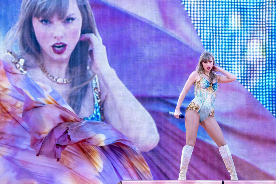 Taylor Swift durante un concierto de su gira Eras en el Estadio Murrayfield en Edinburgh, el viernes 7 de junio de 2024. (Jane Barlow/PA vía AP)