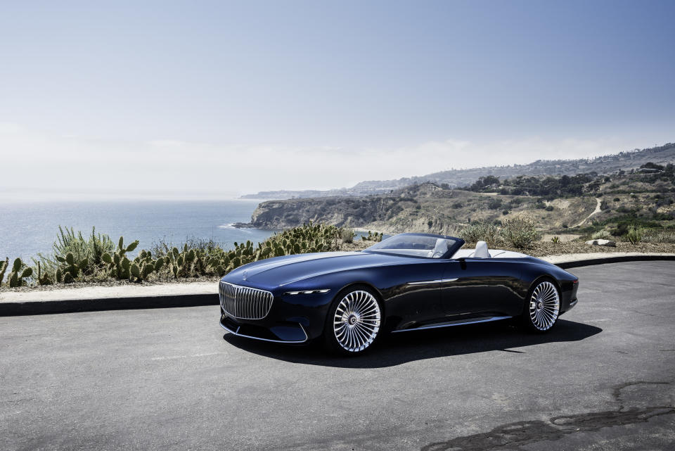 <p>Die Designstudie des Mercedes-Maybach 6 Cabriolet ist als Elektroauto konzipiert. Die Leistung des Antriebs beträgt 750 PS. Der flache Akku im Unterboden ermöglicht dabei eine Reichweite von über 500 Kilometern. (Bild: Daimler AG) </p>