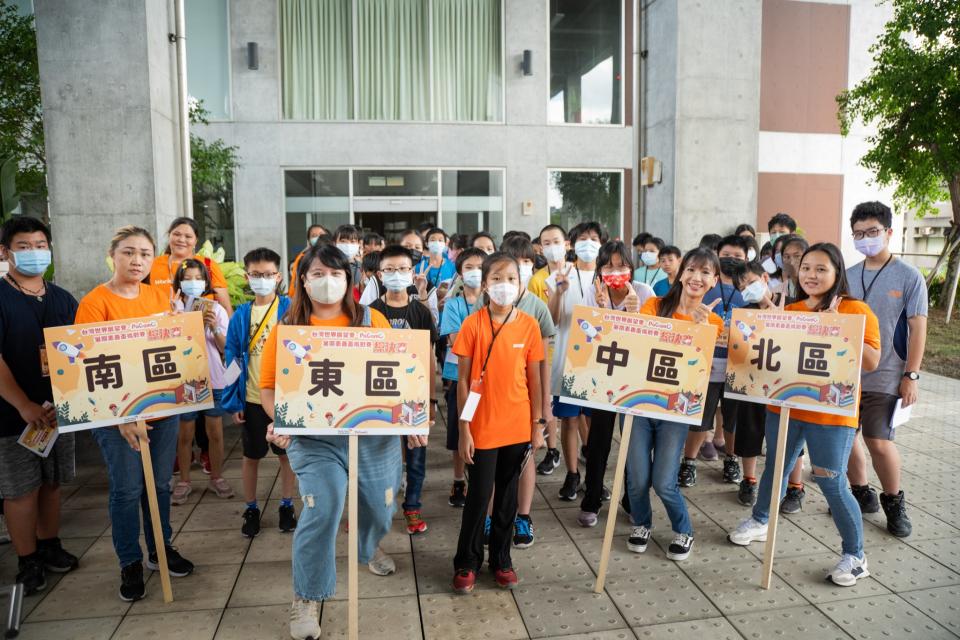 台灣世界展望會與PaGamO團隊合作，舉辦暑期素養盃挑戰賽，8月22日在台灣大學熱鬧展開。挑戰賽的開場中，展望會為孩子設計獨特又隆重的「大進場」儀式。