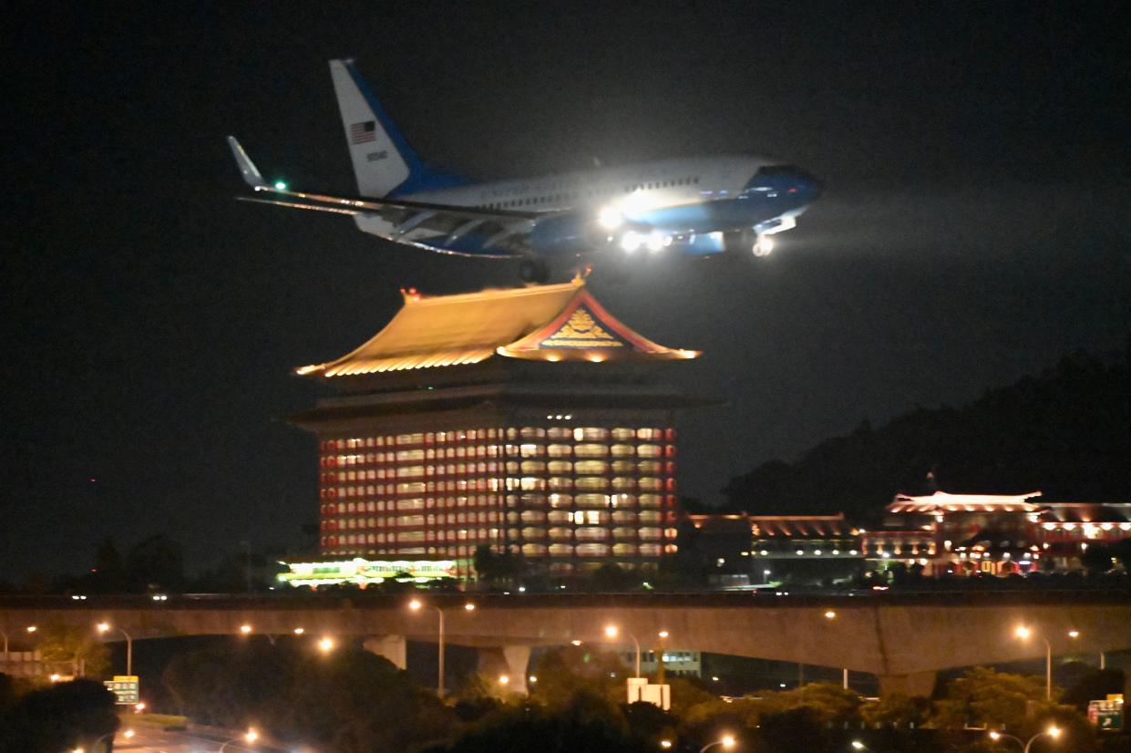 A US military aircraft with House Speaker Nancy Pelosi on board prepares to land at Sungshan Airport in Taipei on August 2, 2022.