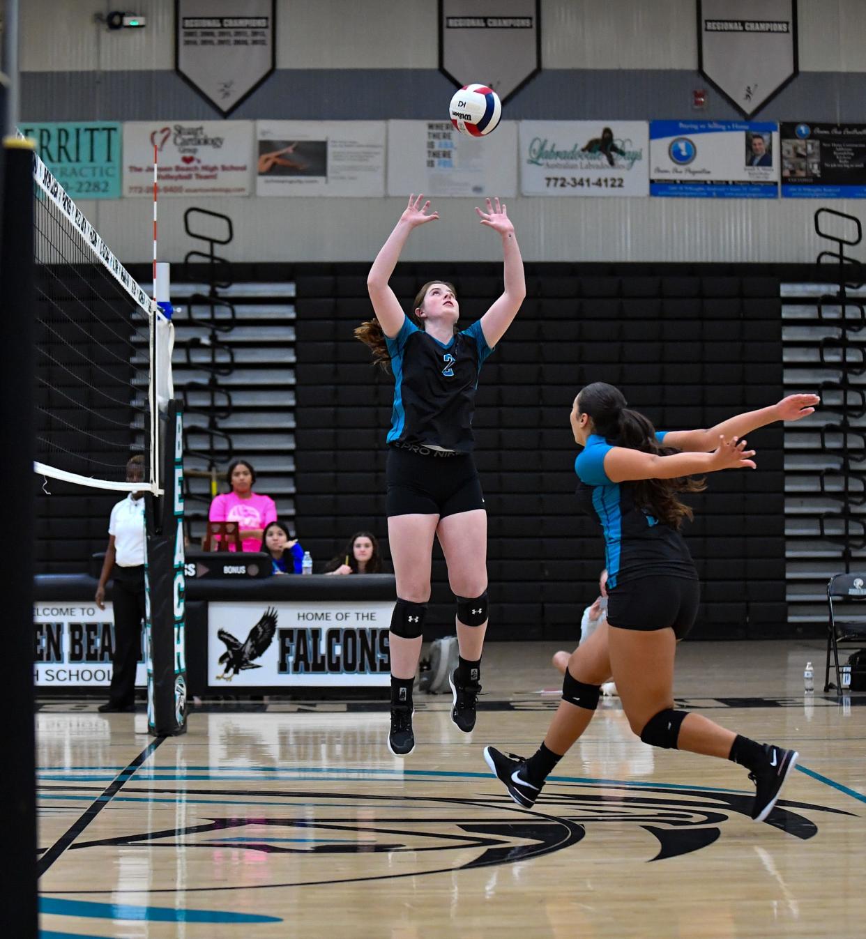 Jensen Beach’s Raegan Richardson (2) sets a shot in a high school volleyball match against Okeechobee, Wednesday, Oct. 18,2023.