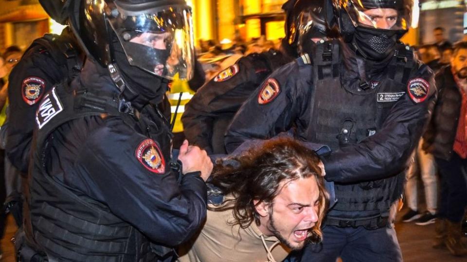 Miles han manifestado en Rusia contra la invasión a Ucrania.