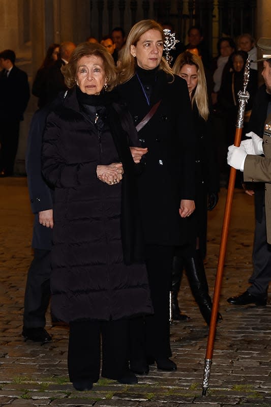 Doña Sofía y la infanta Cristina en la procesión 