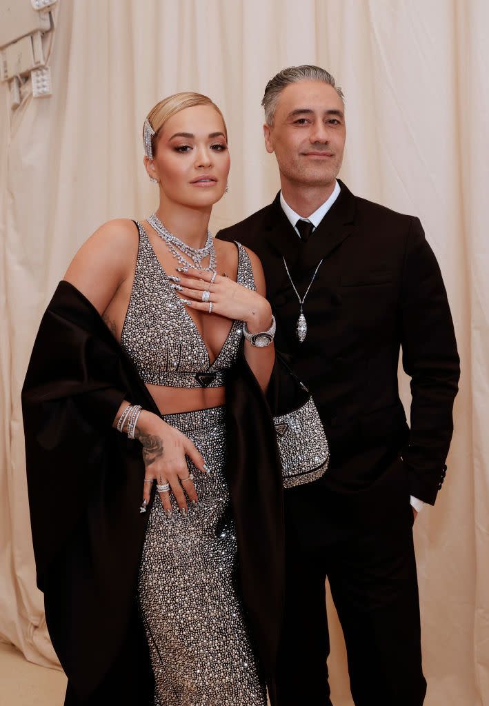 fans think rita ora and taika waititi are engaged