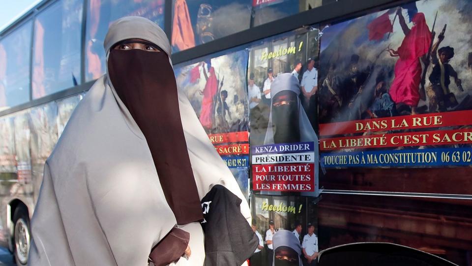 Nur wenige muslimische Frauen in Frankreich tragen überhaupt Schleier.