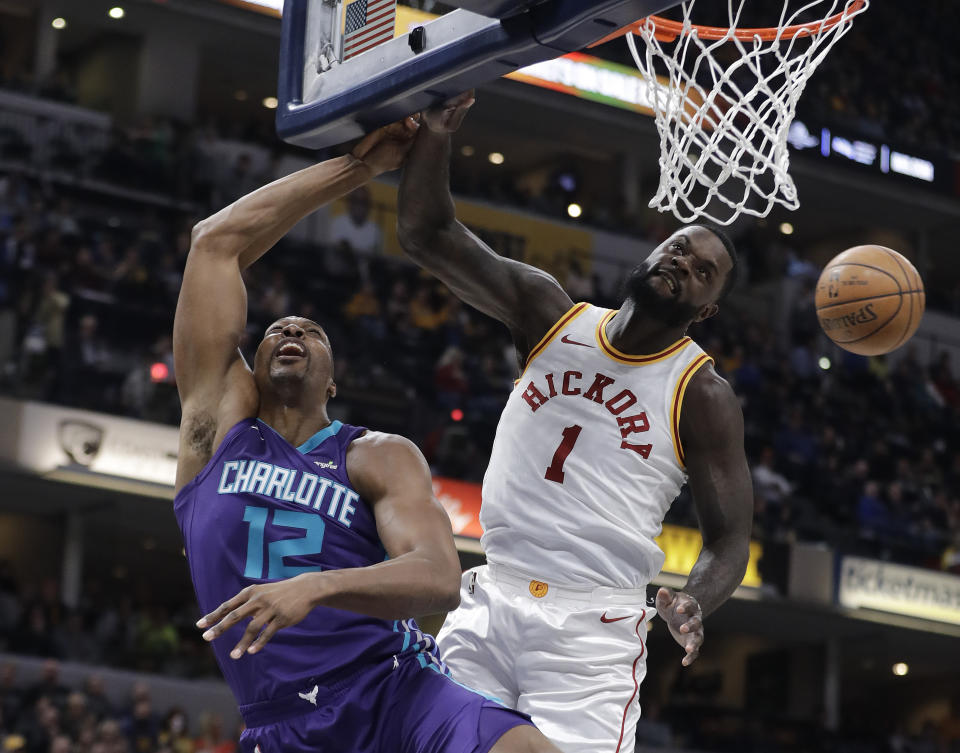 Pacers guard Lance Stephenson blocks Dwight Howard during Tuesday’s game against the Hornets. (AP Photo)