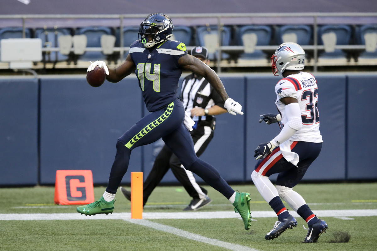 WATCH: Russell Wilson finds DK Metcalf for deep touchdown in the snow - On3