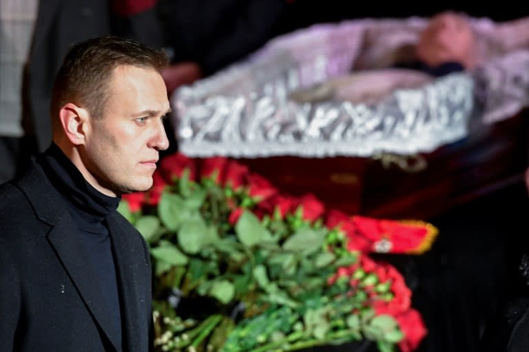 Russian opposition leader Alexei Navalny pays his last respects Alexeyeva