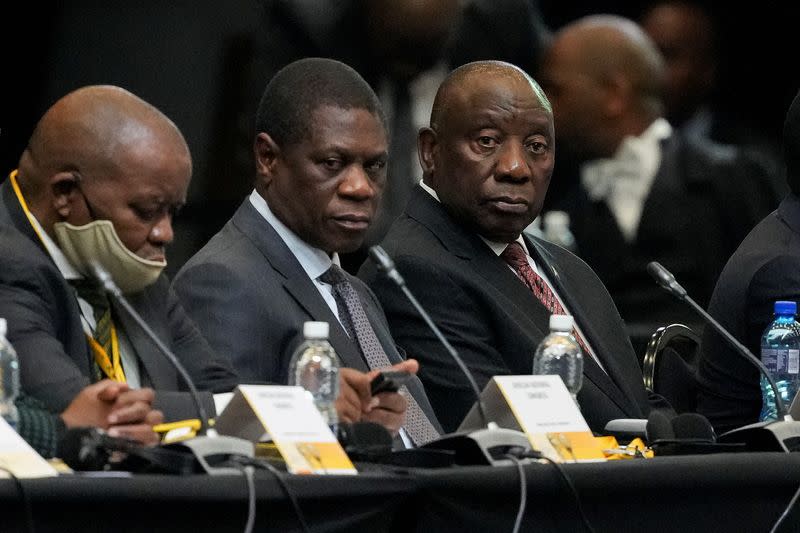 First sitting of parliament in Cape Town