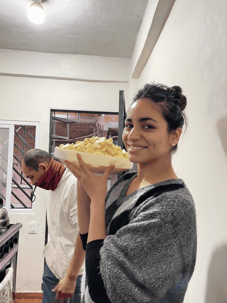Lucía colabora en un comedor del Barrio 31 y cree que la política se hace también en la calle